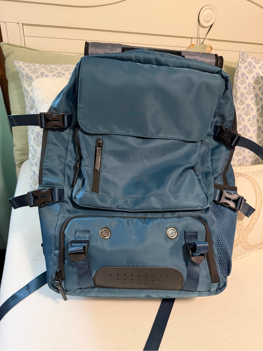 Blue Men's Travel Backpack with Multiple Compartments
